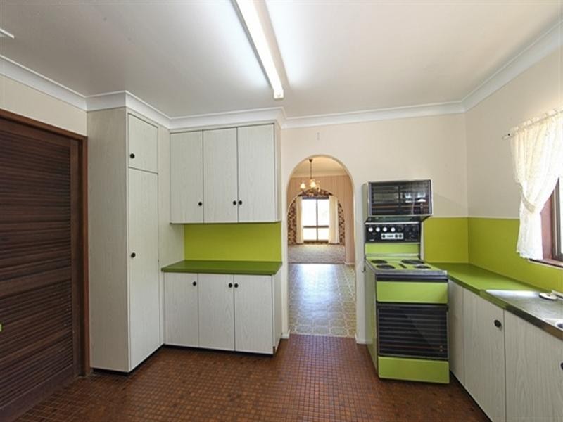 2 Zunker Street, Burnett Heads QLD 4670