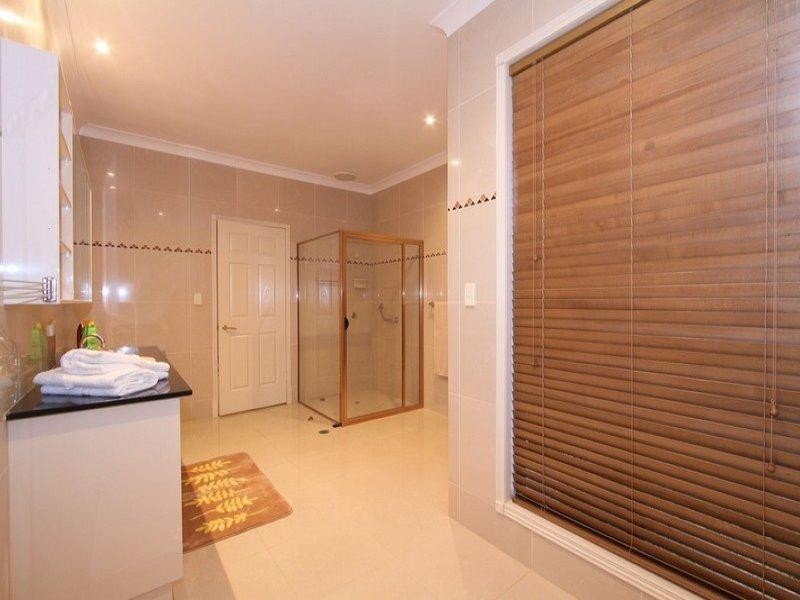 8 Gretton Court, Avoca QLD 4670