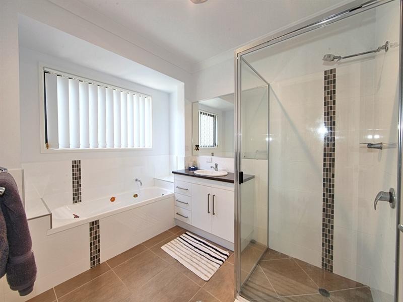 2 Mountney Street, Avoca QLD 4670