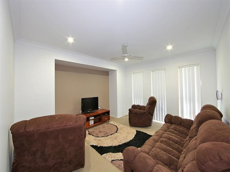 2 Mountney Street, Avoca QLD 4670