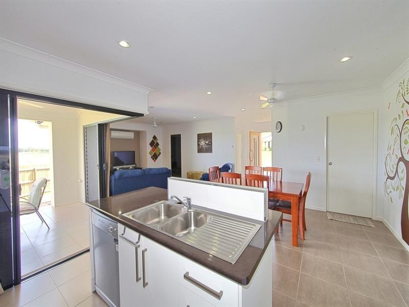 2 Mountney Street, Avoca QLD 4670