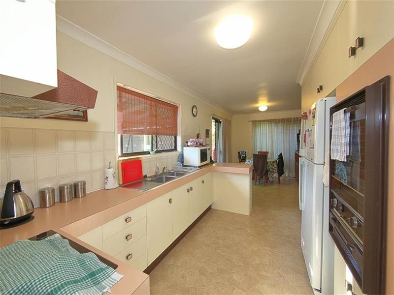 25 Pecton Place, Avenell Heights QLD 4670