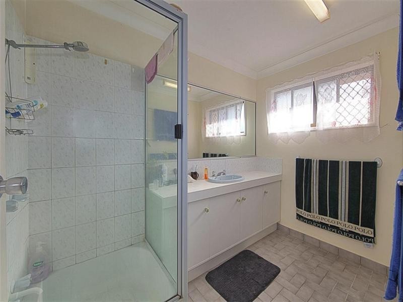 25 Pecton Place, Avenell Heights QLD 4670