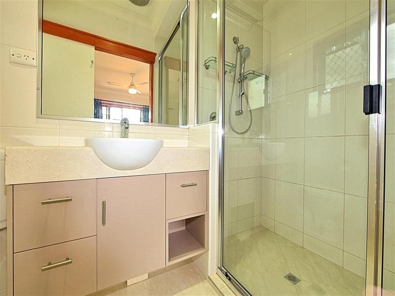 6 Shailers Circuit, Thabeban QLD 4670