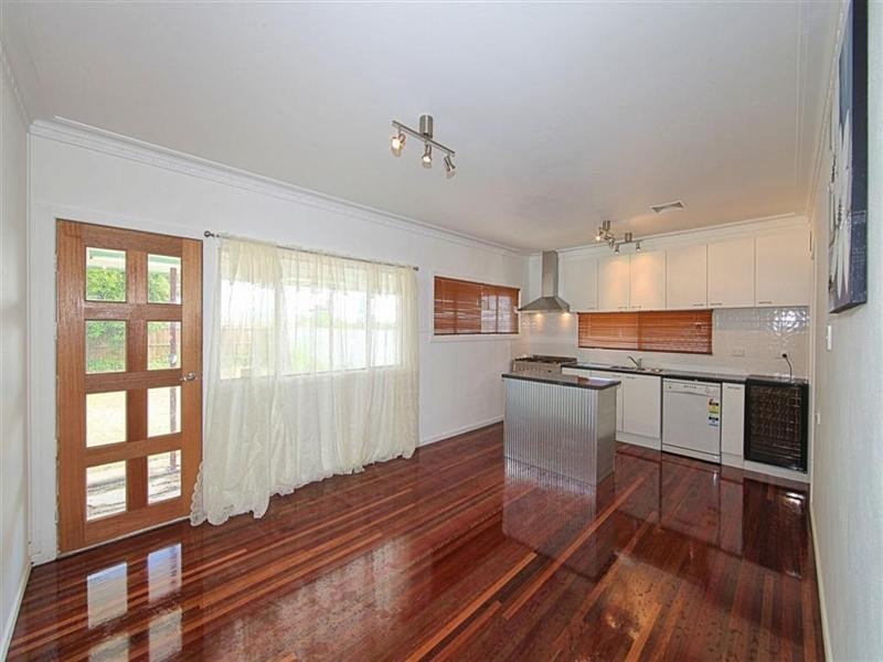 1 Lovers Walk, Woongarra QLD 4670