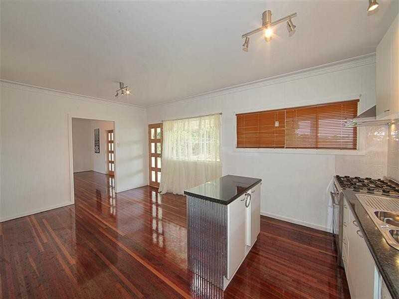 1 Lovers Walk, Woongarra QLD 4670