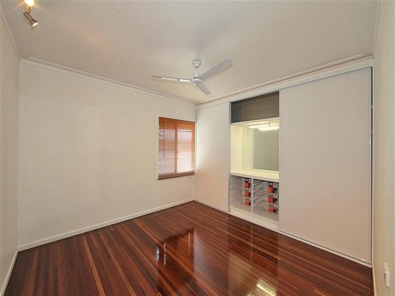 1 Lovers Walk, Woongarra QLD 4670