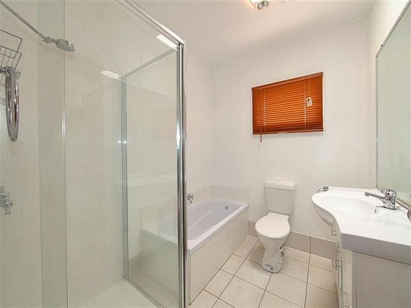 1 Lovers Walk, Woongarra QLD 4670