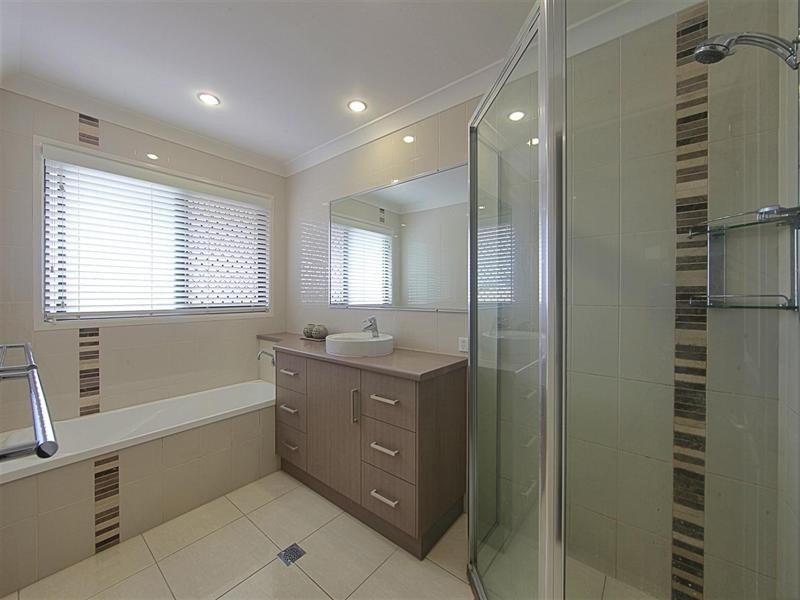 1 Serenity Drive, Kalkie QLD 4670