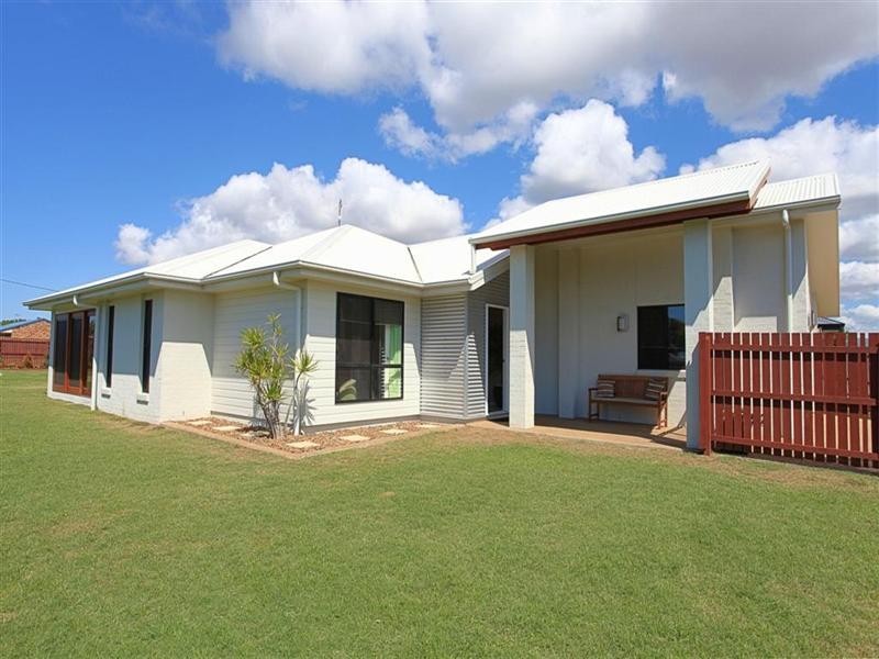 5 Cove Street, Burnett Heads QLD 4670