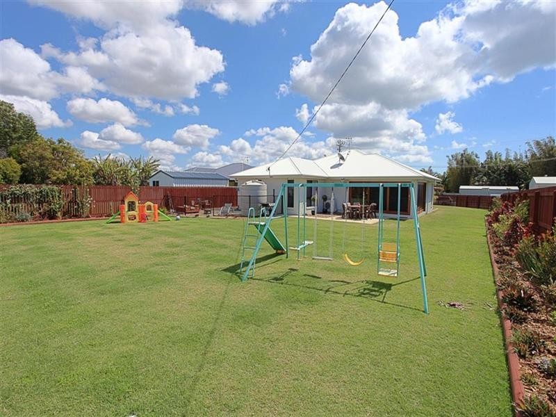 5 Cove Street, Burnett Heads QLD 4670