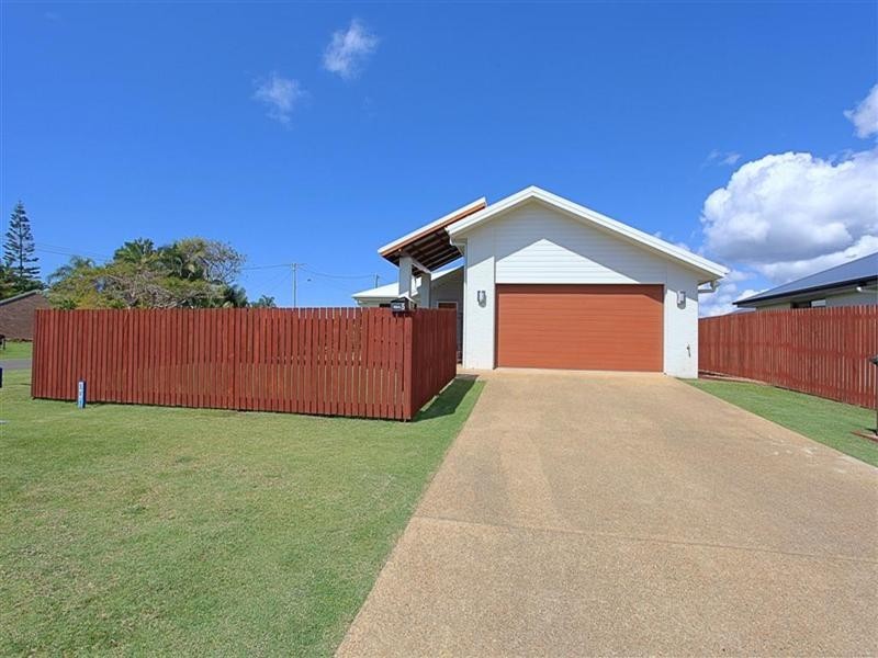 5 Cove Street, Burnett Heads QLD 4670