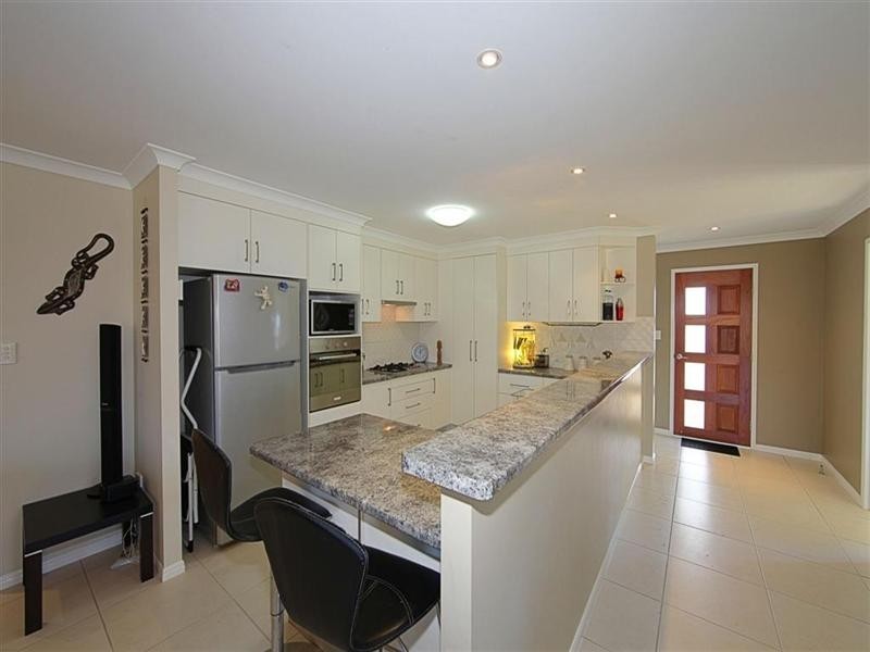 5 Cove Street, Burnett Heads QLD 4670