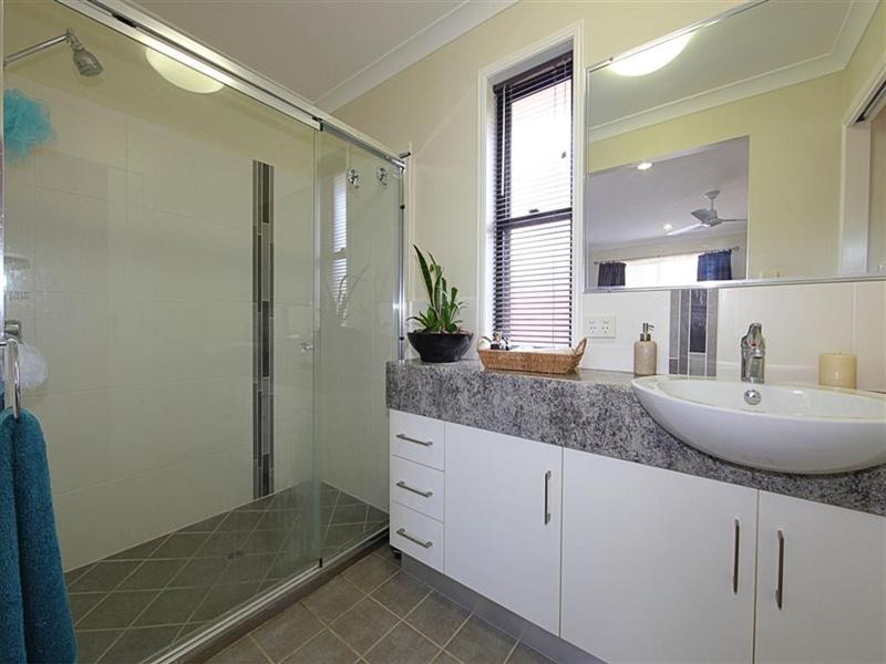 5 Cove Street, Burnett Heads QLD 4670