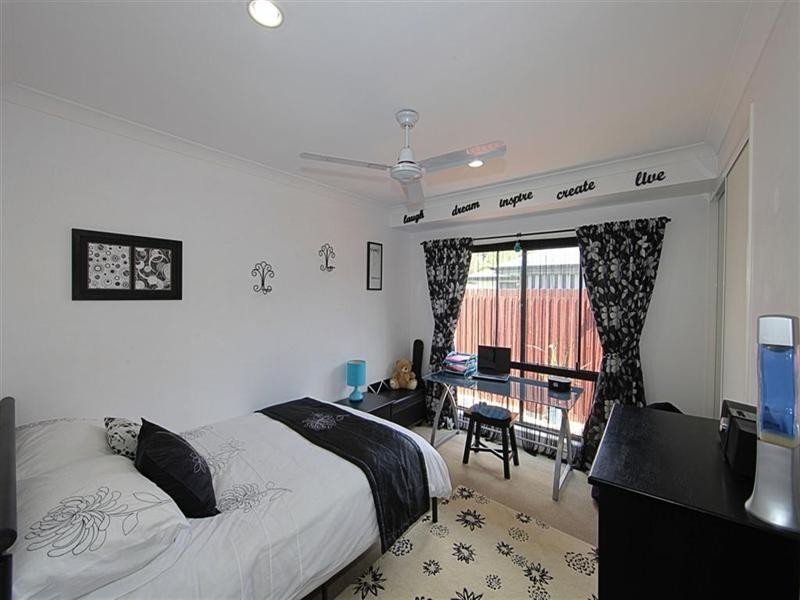 5 Cove Street, Burnett Heads QLD 4670