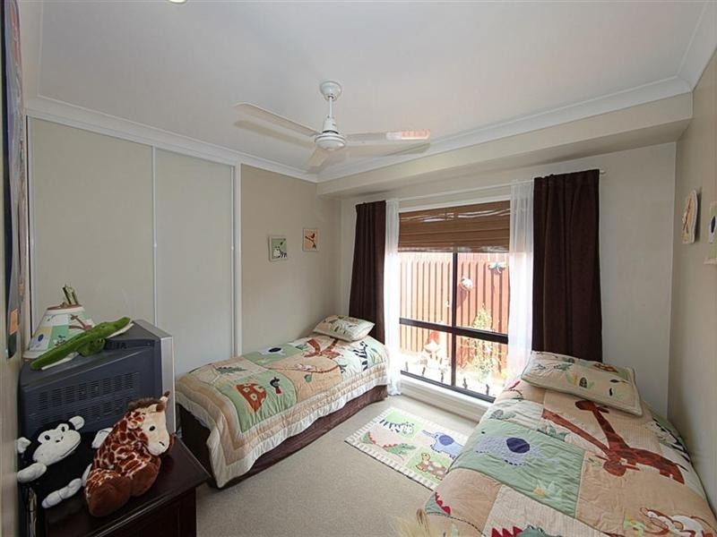5 Cove Street, Burnett Heads QLD 4670