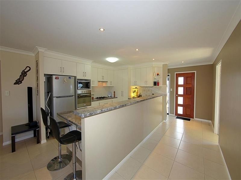 5 Cove Street, Burnett Heads QLD 4670