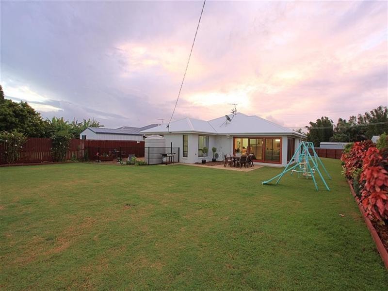 5 Cove Street, Burnett Heads QLD 4670