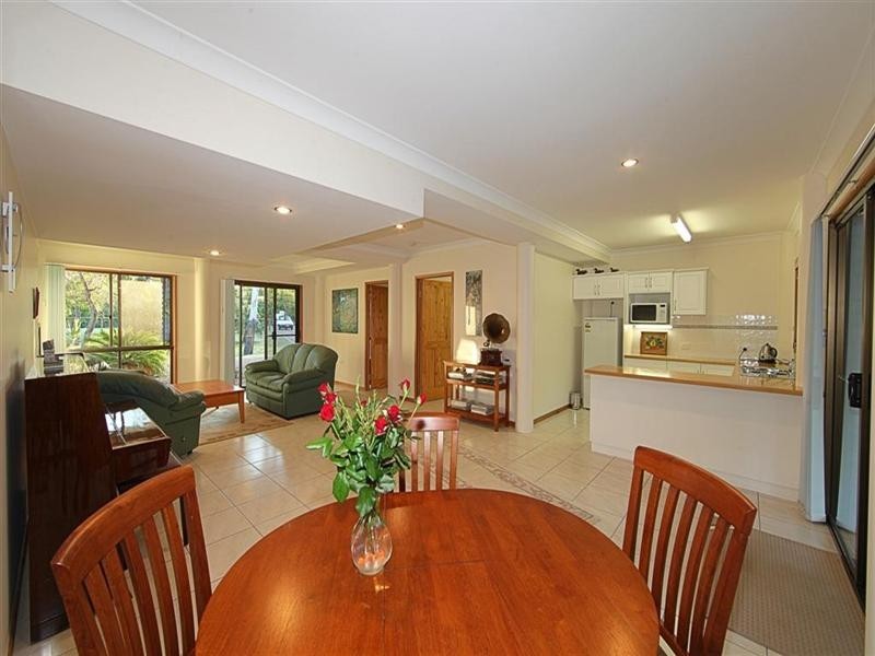 18 Kingfisher Crescent, Moore Park Beach QLD 4670