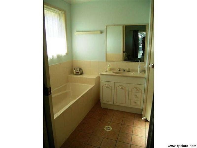 8 Settlers Court, Bargara QLD 4670