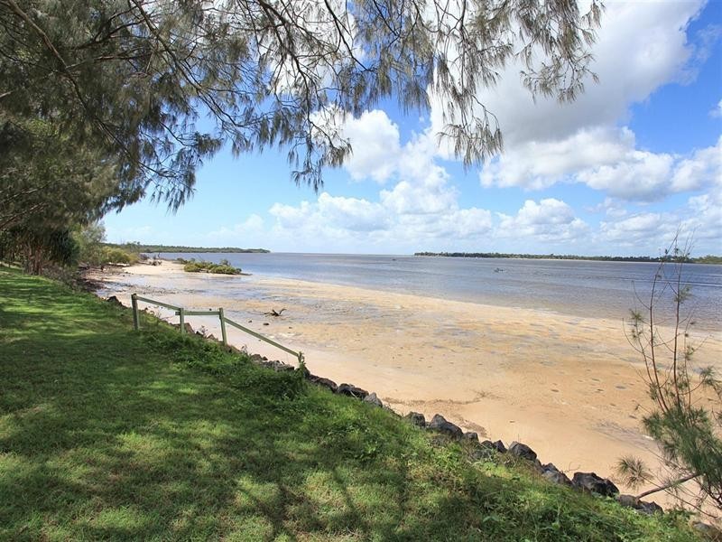 5 Esplanade (Walker’s Point), Woodgate QLD 4660