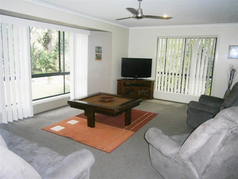 5 Woodlands Lane, Moore Park Beach QLD 4670