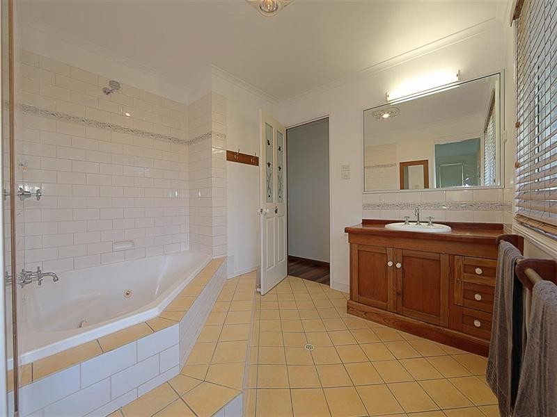 23 Rehbein Avenue, Qunaba QLD 4670