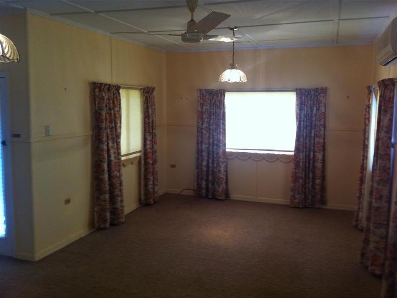 6 Nott Street, Walkervale QLD 4670