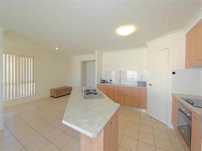 25 Peggy Drive, Coral Cove QLD 4670