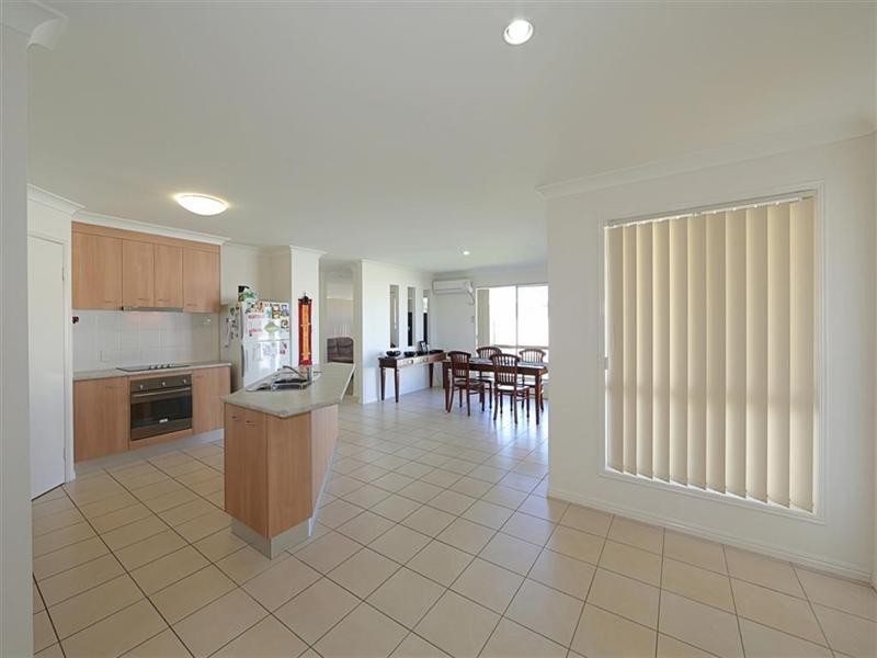 25 Peggy Drive, Coral Cove QLD 4670