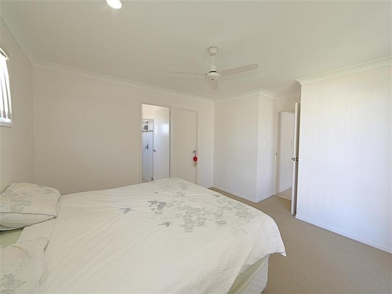 25 Peggy Drive, Coral Cove QLD 4670