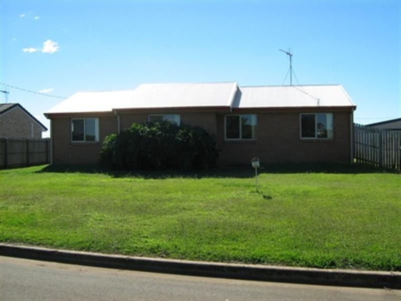 8 Hansen Street, Burnett Heads QLD 4670