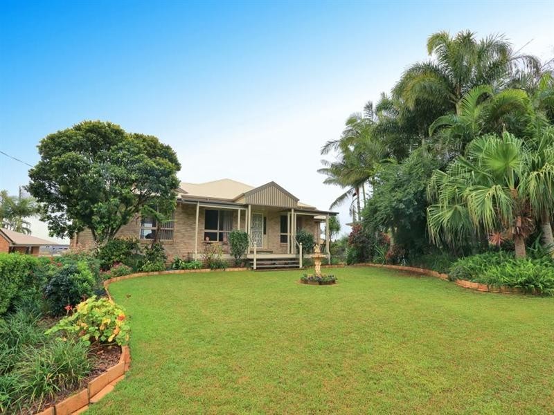 16 Hilltop Avenue (The Hummock), Qunaba QLD 4670