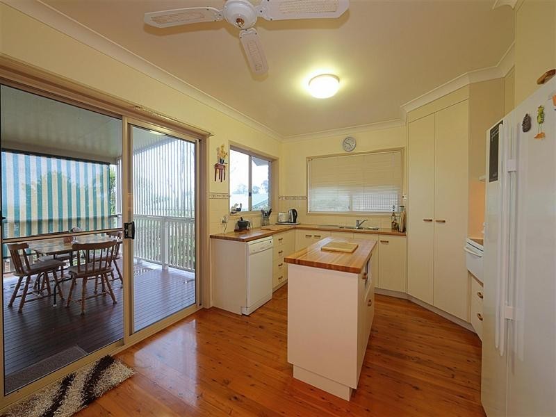 16 Hilltop Avenue (The Hummock), Qunaba QLD 4670