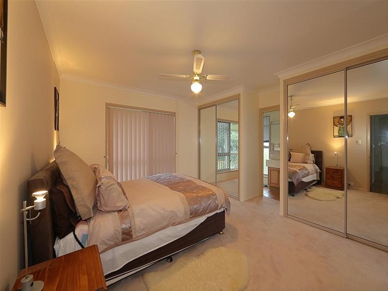 16 Hilltop Avenue (The Hummock), Qunaba QLD 4670