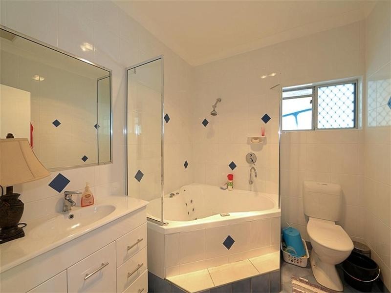 80 Boundary Street, Walkervale QLD 4670