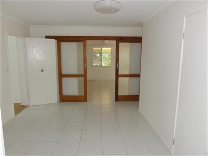 8 Buzza Street, Walkervale QLD 4670