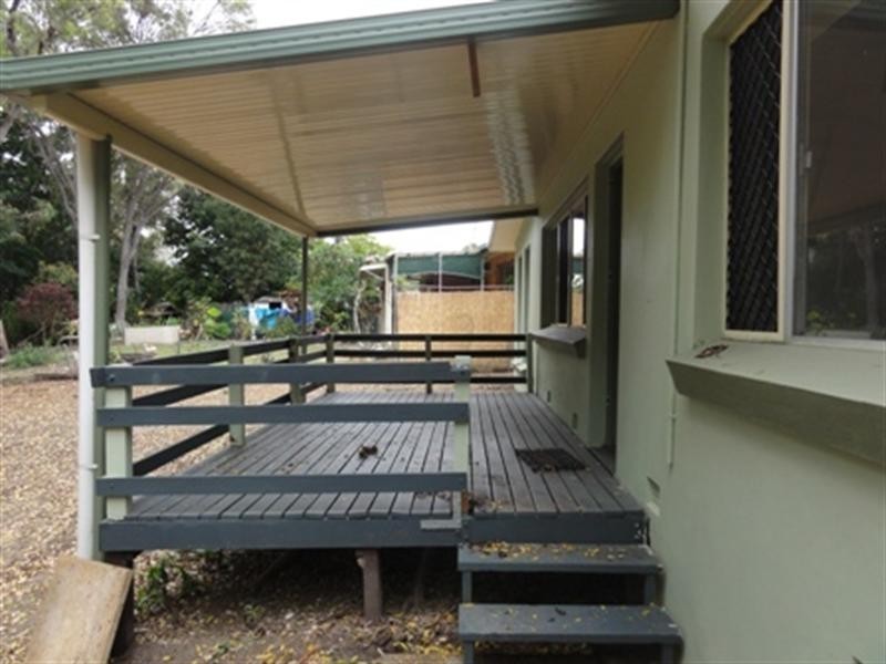 8 Buzza Street, Walkervale QLD 4670