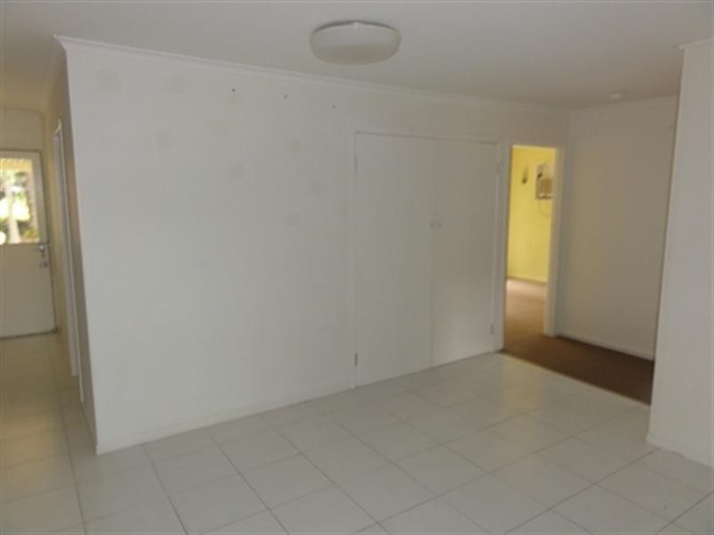 8 Buzza Street, Walkervale QLD 4670