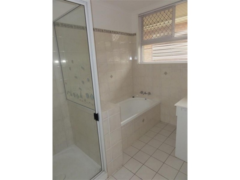 8 Buzza Street, Walkervale QLD 4670