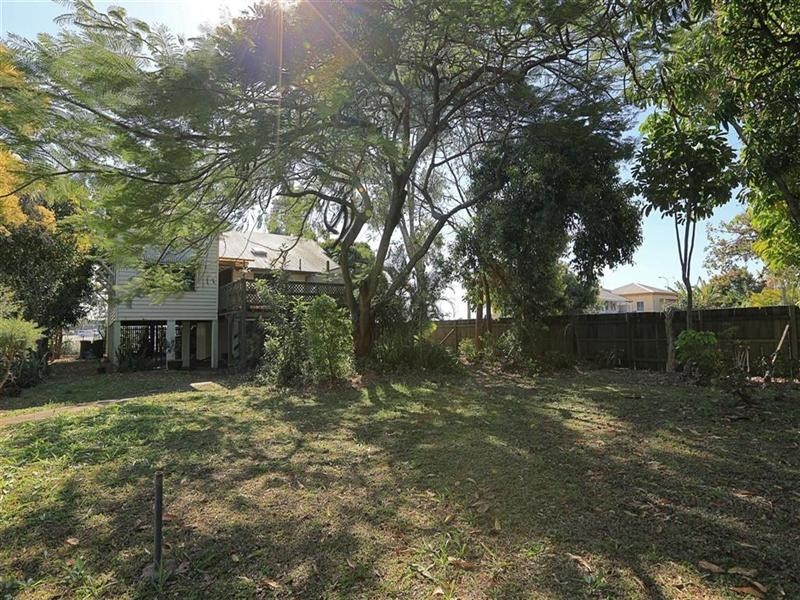 24 Queen Street, Bundaberg North QLD 4670