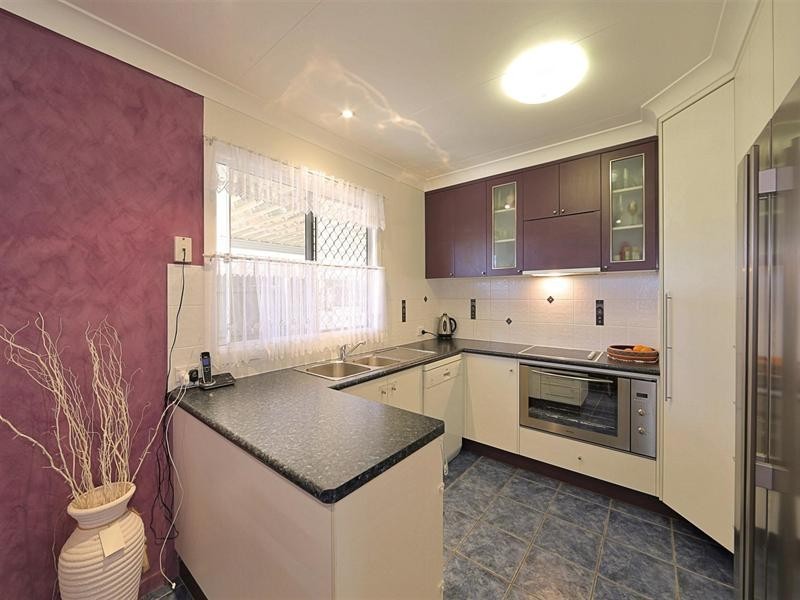 27 Arnold Street, Kepnock QLD 4670