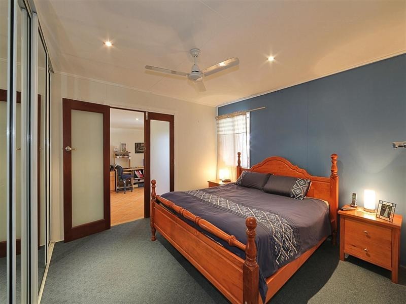 27 Arnold Street, Kepnock QLD 4670