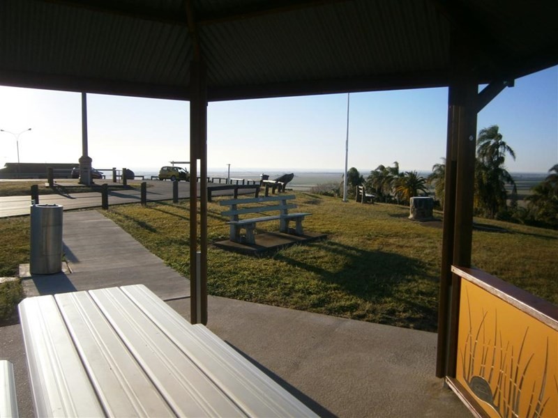 4 Rehbein Avenue, Qunaba QLD 4670