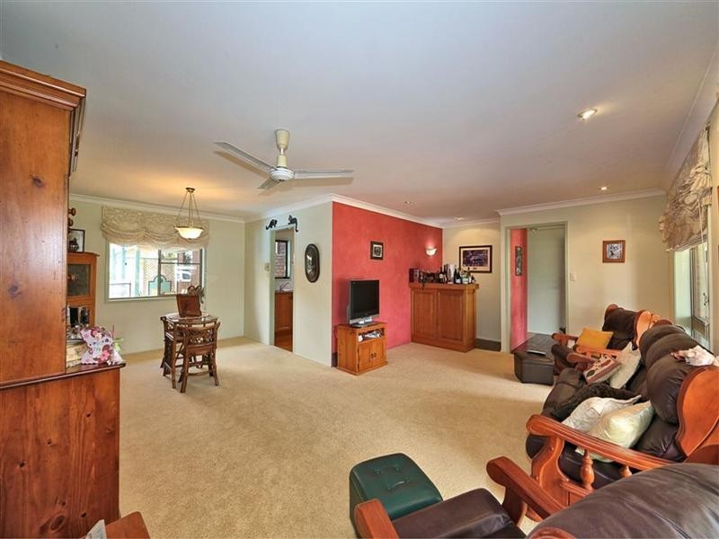 9 The Broadway, Avoca QLD 4670