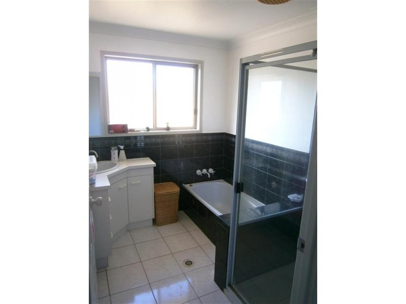 2 Jasper Court, Branyan QLD 4670