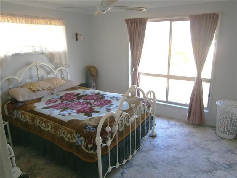 2 Jasper Court, Branyan QLD 4670