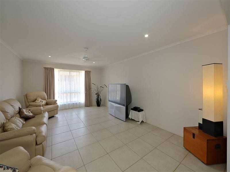 20 Voss Court, Millbank QLD 4670