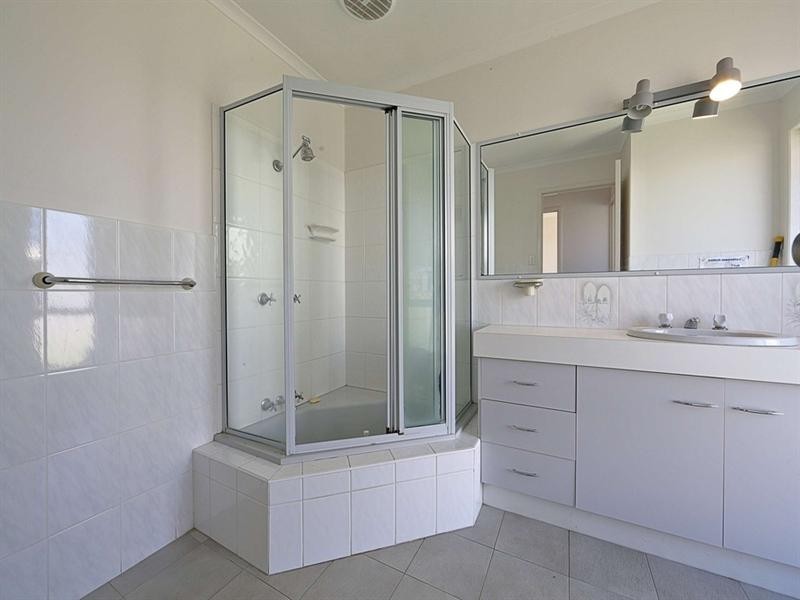 34 Harvey Street, Avenell Heights QLD 4670