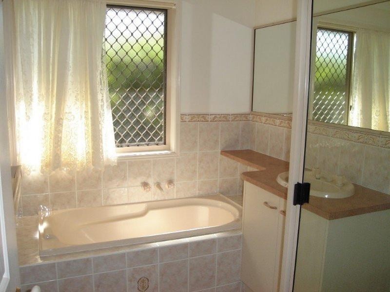 8 Elkington Avenue, Bargara QLD 4670